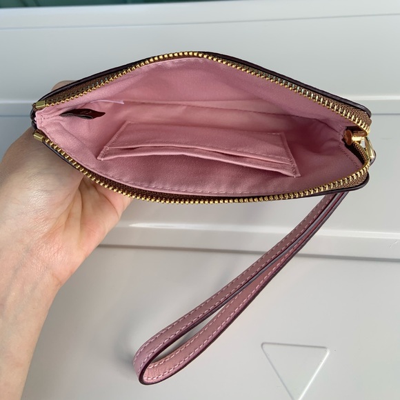 Corner Zip Wristlet in signature canvas - Picture 5 of 9